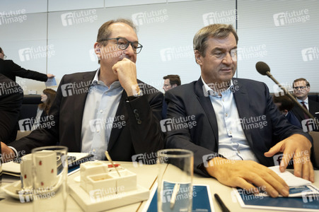 Konstituierende Fraktionssitzung von CDU und CSU in Berlin