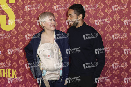 Serienpremiere 'Ghosts' in Köln