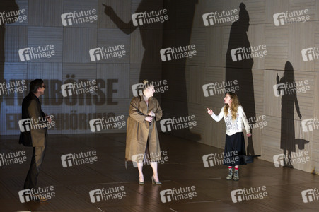 Theaterpremiere 'Die heilige Johanna der Schlachthöfe' in Berlin