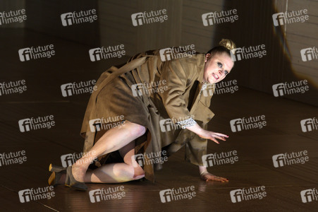 Theaterpremiere 'Die heilige Johanna der Schlachthöfe' in Berlin