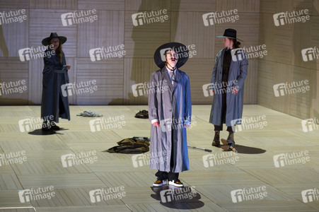 Theaterpremiere 'Die heilige Johanna der Schlachthöfe' in Berlin