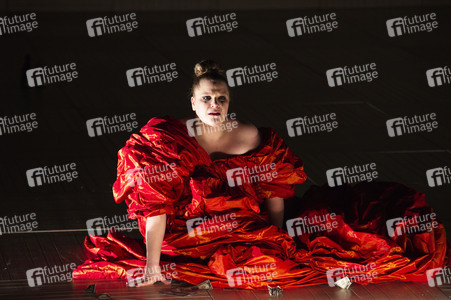 Theaterpremiere 'Die heilige Johanna der Schlachthöfe' in Berlin