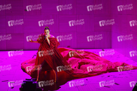 Theaterpremiere 'Die heilige Johanna der Schlachthöfe' in Berlin