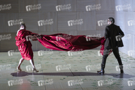 Theaterpremiere 'Die heilige Johanna der Schlachthöfe' in Berlin