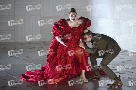 Theaterpremiere 'Die heilige Johanna der Schlachthöfe' in Berlin