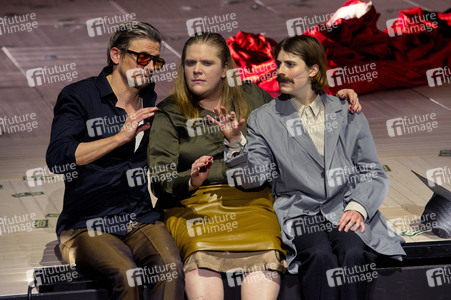 Theaterpremiere 'Die heilige Johanna der Schlachthöfe' in Berlin