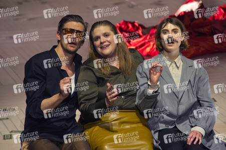 Theaterpremiere 'Die heilige Johanna der Schlachthöfe' in Berlin