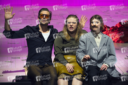 Theaterpremiere 'Die heilige Johanna der Schlachthöfe' in Berlin