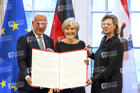 Verleihung der Ehrenbürgerwürde an Friede Springer in Berlin