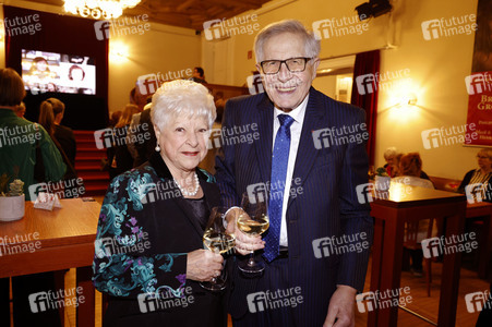 Theaterpremiere 'Oma Trick' in Berlin