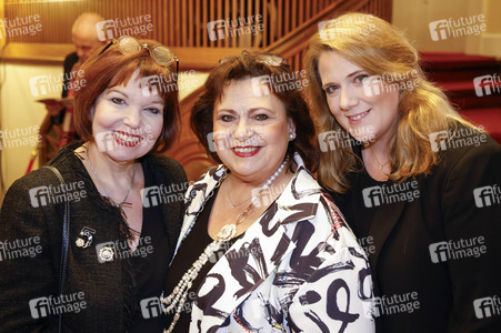 Theaterpremiere 'Oma Trick' in Berlin