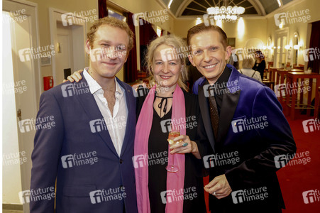 Theaterpremiere 'Oma Trick' in Berlin