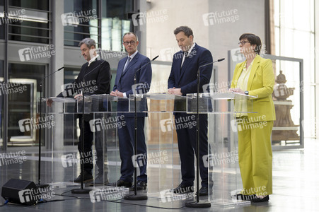 Pressekonferenz nach den Sondierungsgesprächen von Union und SPD in Berlin