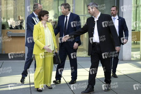 Pressekonferenz nach den Sondierungsgesprächen von Union und SPD in Berlin