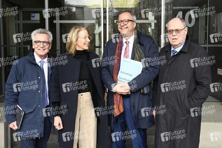 Bundespressekonferenz 'Initiative für einen handlungsfähigen Staat' in Berlin