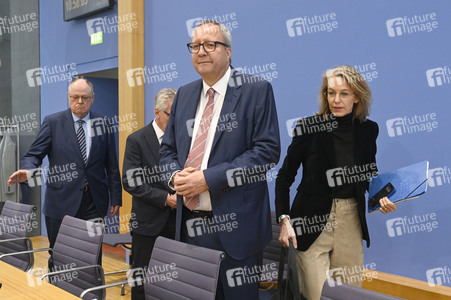 Bundespressekonferenz 'Initiative für einen handlungsfähigen Staat' in Berlin