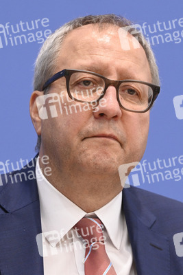 Bundespressekonferenz 'Initiative für einen handlungsfähigen Staat' in Berlin