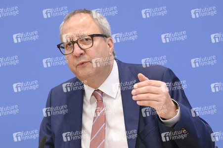 Bundespressekonferenz 'Initiative für einen handlungsfähigen Staat' in Berlin