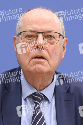 Bundespressekonferenz 'Initiative für einen handlungsfähigen Staat' in Berlin