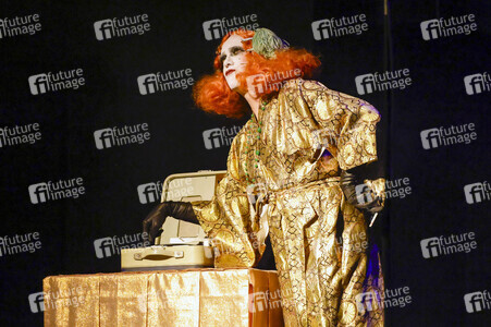 Musikalische Lesung mit Ulrich Noethen und dem Moka Efti Orchestra in Köln