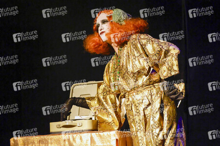 Musikalische Lesung mit Ulrich Noethen und dem Moka Efti Orchestra in Köln