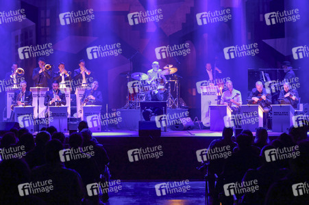 Musikalische Lesung mit Ulrich Noethen und dem Moka Efti Orchest