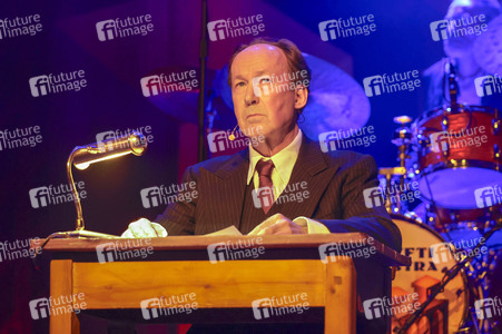Musikalische Lesung mit Ulrich Noethen und dem Moka Efti Orchestra in Köln