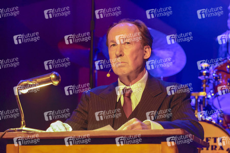 Musikalische Lesung mit Ulrich Noethen und dem Moka Efti Orchestra in Köln