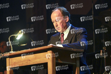 Musikalische Lesung mit Ulrich Noethen und dem Moka Efti Orchestra in Köln