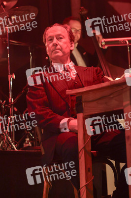 Musikalische Lesung mit Ulrich Noethen und dem Moka Efti Orchestra in Köln