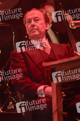 Musikalische Lesung mit Ulrich Noethen und dem Moka Efti Orchestra in Köln