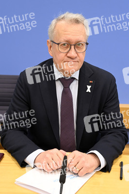 Bundespressekonferenz 'Fonds Sexueller Missbrauch vor dem Aus?' in Berlin