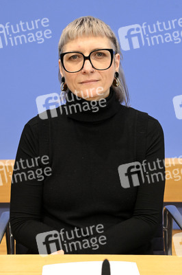 Bundespressekonferenz 'Fonds Sexueller Missbrauch vor dem Aus?' in Berlin