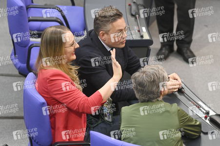 214. Sitzung des Deutschen Bundestages in Berlin