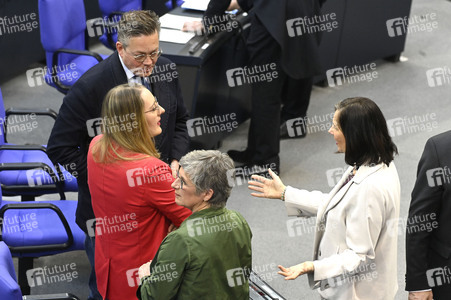 214. Sitzung des Deutschen Bundestages in Berlin