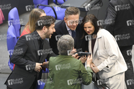 214. Sitzung des Deutschen Bundestages in Berlin