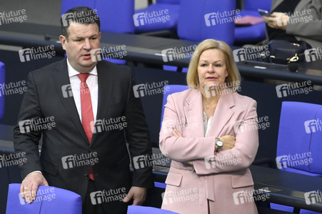 214. Sitzung des Deutschen Bundestages in Berlin