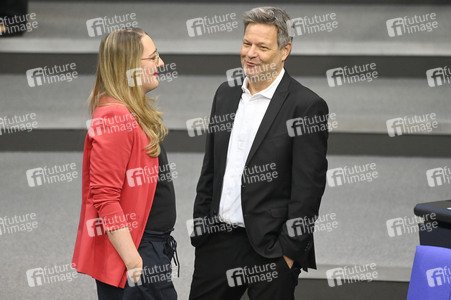 214. Sitzung des Deutschen Bundestages in Berlin