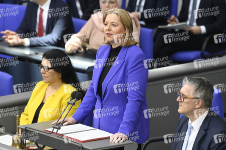 214. Sitzung des Deutschen Bundestages in Berlin