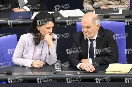 214. Sitzung des Deutschen Bundestages in Berlin