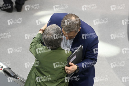 214. Sitzung des Deutschen Bundestages in Berlin