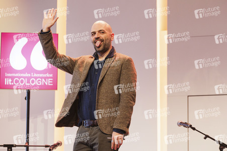 Roberto Saviano und Barbara Auer auf der lit.Cologne 2025 in Köln
