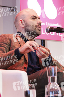 Roberto Saviano und Barbara Auer auf der lit.Cologne 2025 in Köln