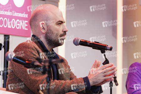 Roberto Saviano und Barbara Auer auf der lit.Cologne 2025 in Köln