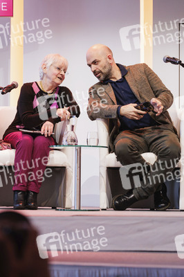Roberto Saviano und Barbara Auer auf der lit.Cologne 2025 in Köln