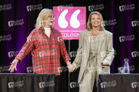 Annette Frier und Maren Kroymann auf der lit.Cologne 2025 in Köln