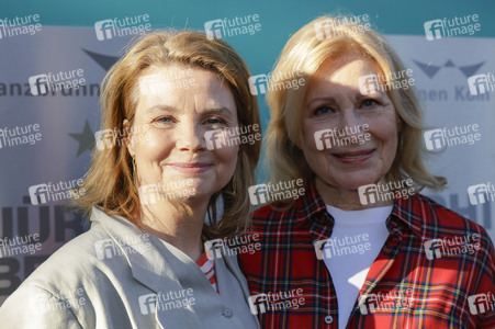 Ehrung zu 20 Jahre lit.Cologne-Lesungen am Tanzbrunnen in Köln