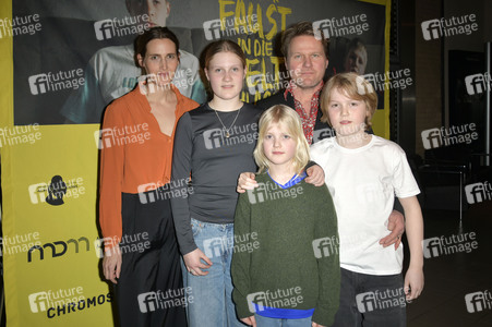 Filmpremiere 'Mit der Faust in die Welt schlagen' in Berlin