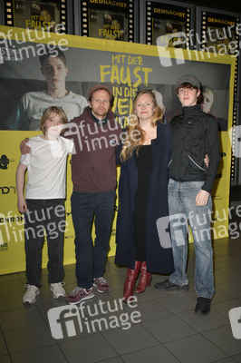 Filmpremiere 'Mit der Faust in die Welt schlagen' in Berlin