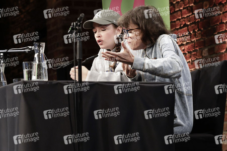 Anna Thalbach und Nellie Thalbach auf der lit.kid.Cologne 2025 in Köln